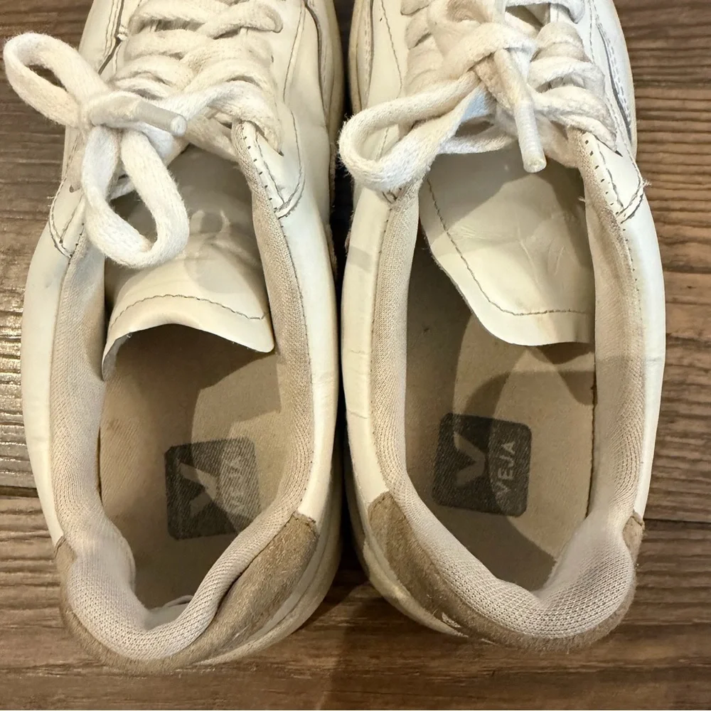 Veja Womens V-12‎ White/Camel Leather Sneakers Size 7